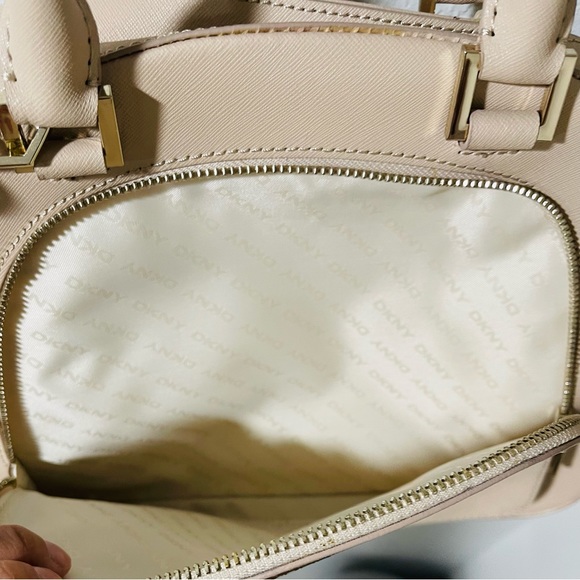 DKNY handbag - Picture 3 of 6